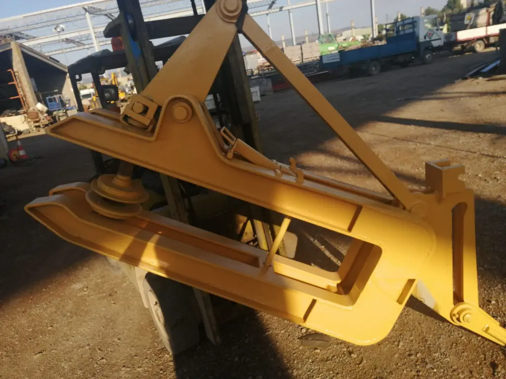 PINZAS PARA MONTAR PLACAS DE HORMIGON.webp