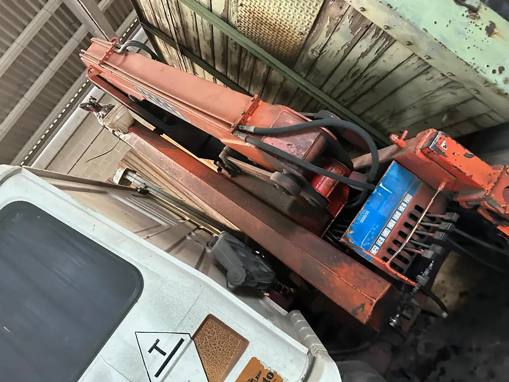 CAMION RENAULT CON GRUA AUTOCARGA (7).webp