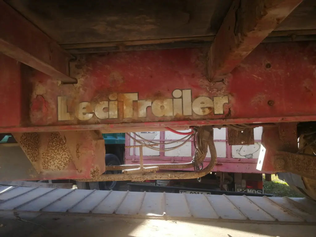 REMOLQUE LECITRAILER 3 EJES (3).webp