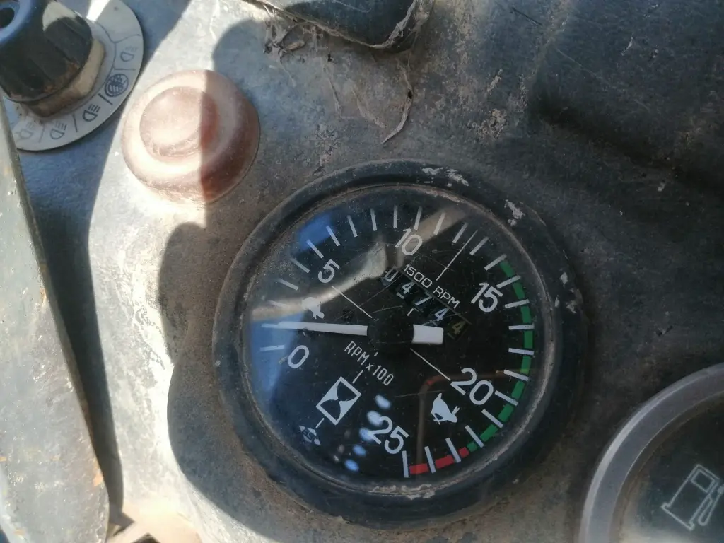 TRACTOR MF CON PERFORADORA (3).webp