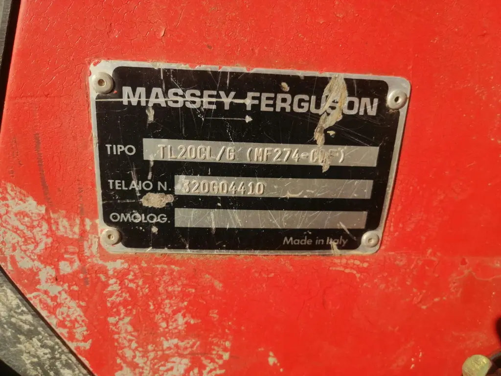 TRACTOR MF CON PERFORADORA (2).webp