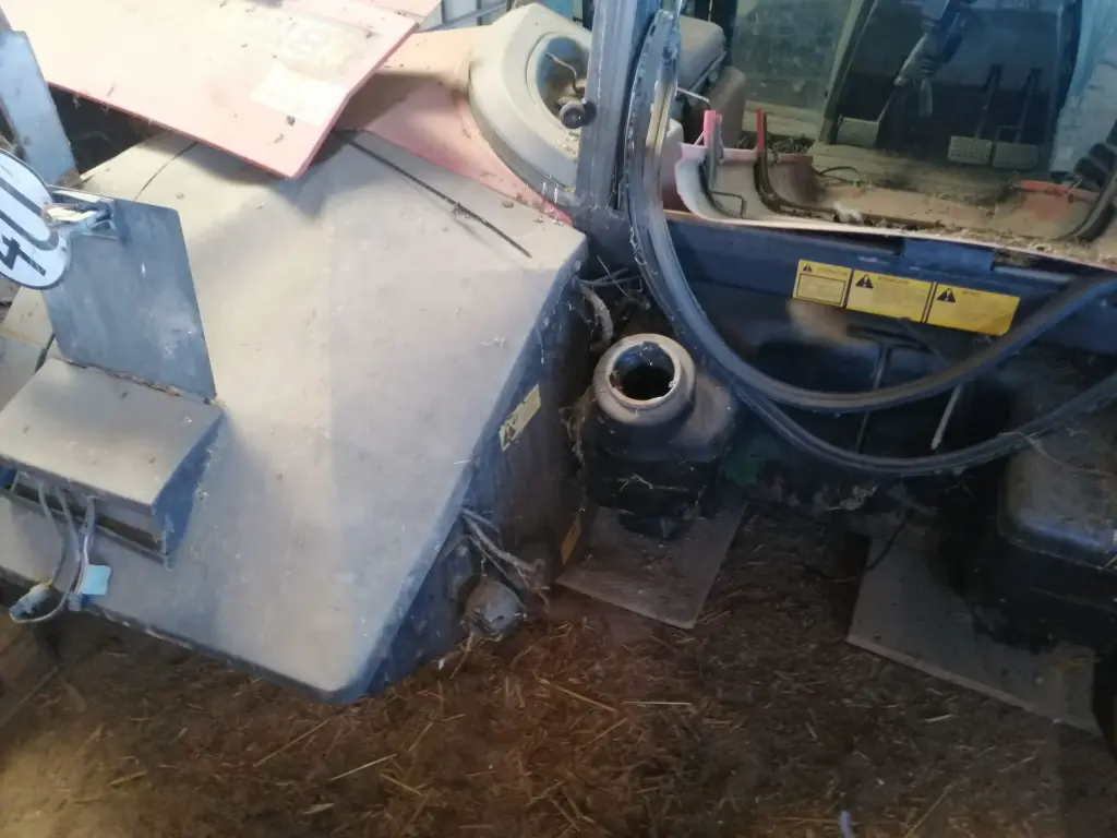 CABINA MASSEY FERGUSON (5).webp