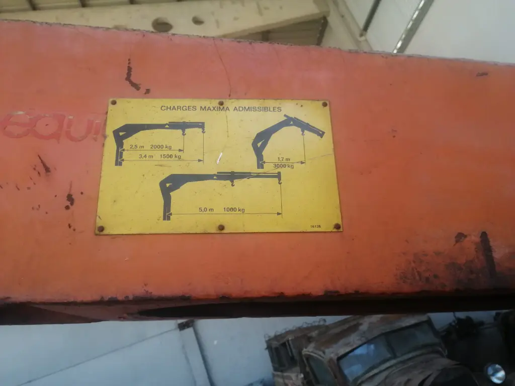 GRUA AUTOPROPULSADA (4).webp