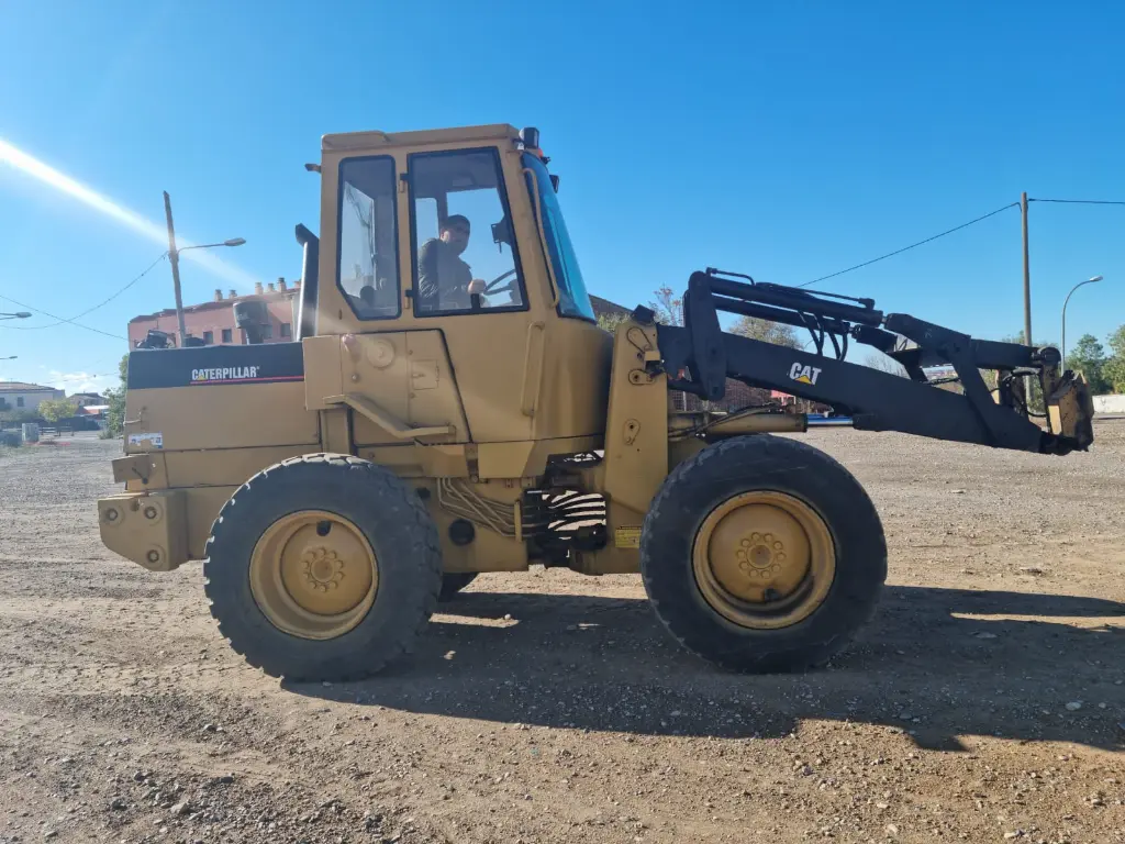 PALA CARGADORA CATERPILLAR ITE 12 (3).webp