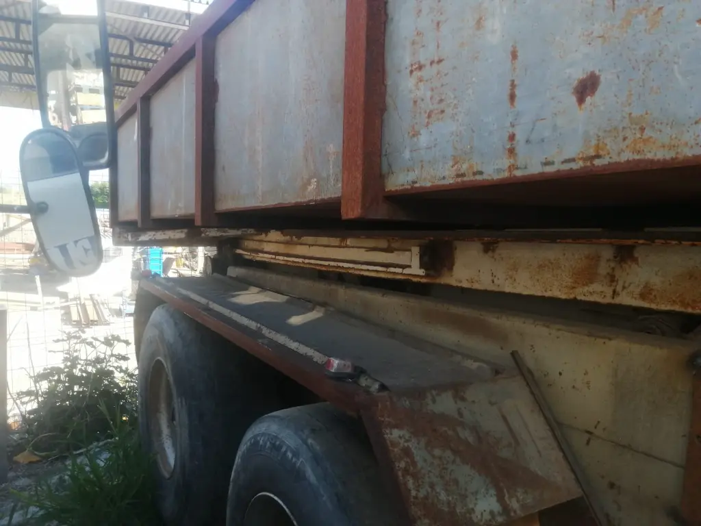 SEMIRREMOLQUE PORTACONTENEDOR (4).webp