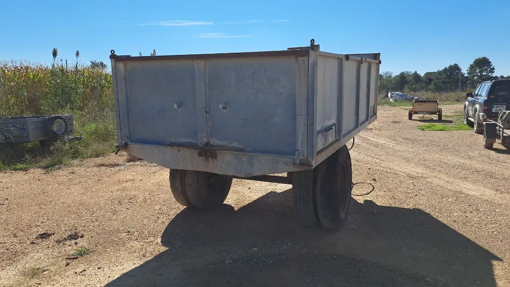 REMOLQUE GALVANIZADO BASCULANTE (2).webp