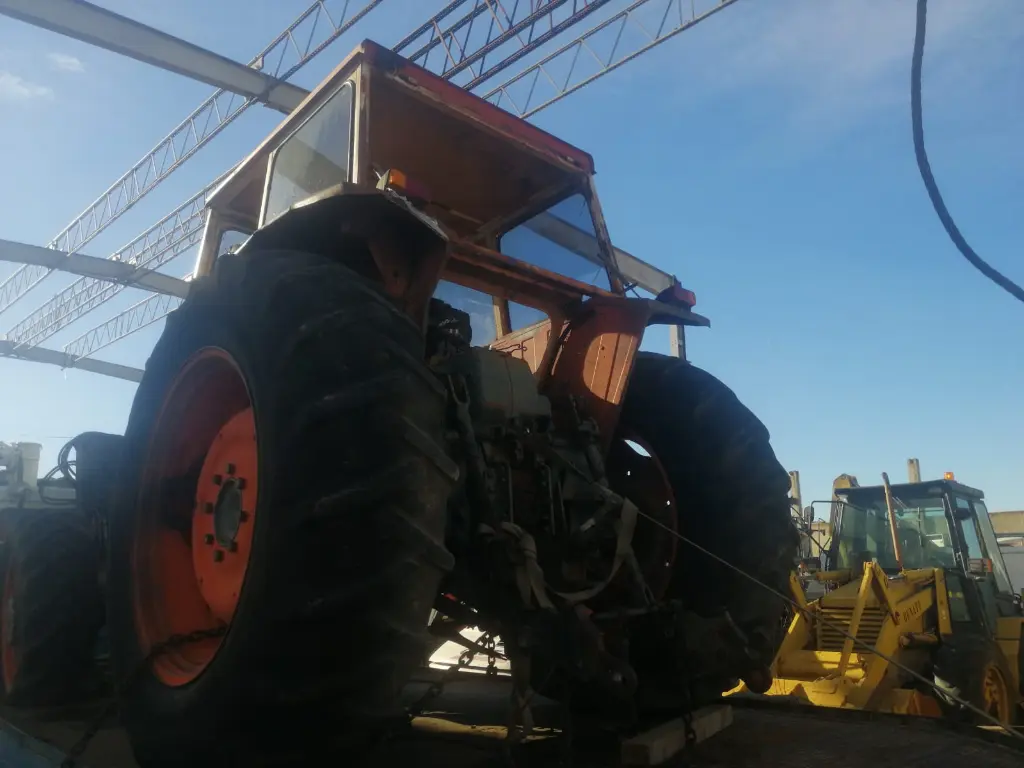 TRACTOR CASE DRAGO (1).webp