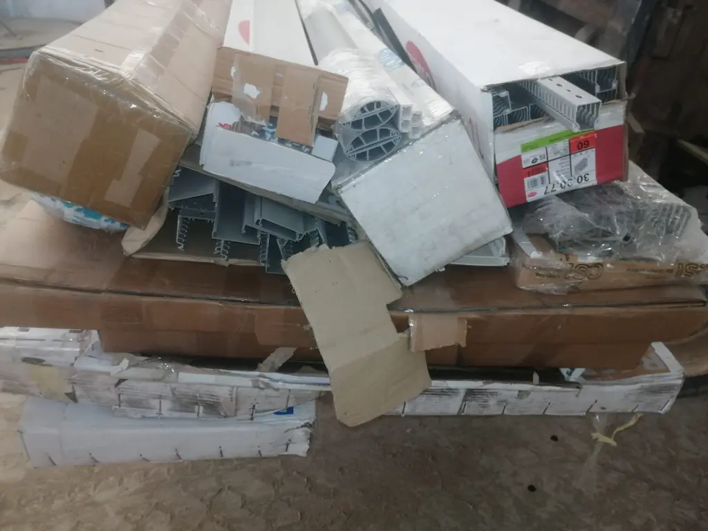 LOTE MATERIAL ELECTRICO (9).webp