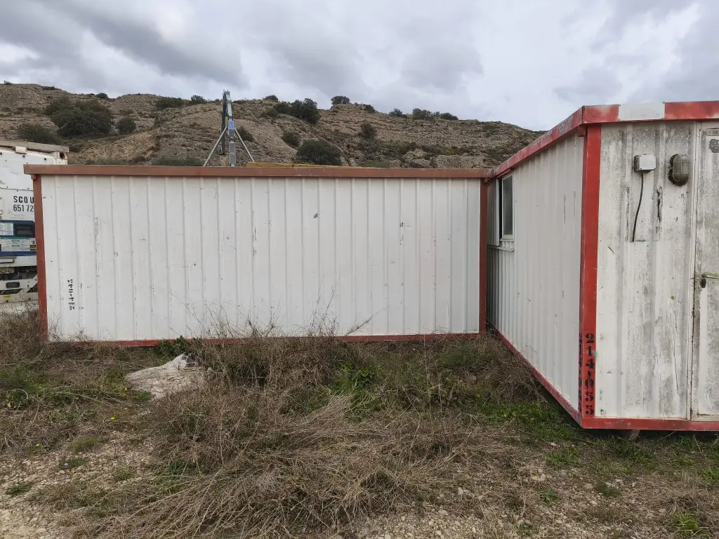 CASETA OFICINA-VESTUARIO (1).webp