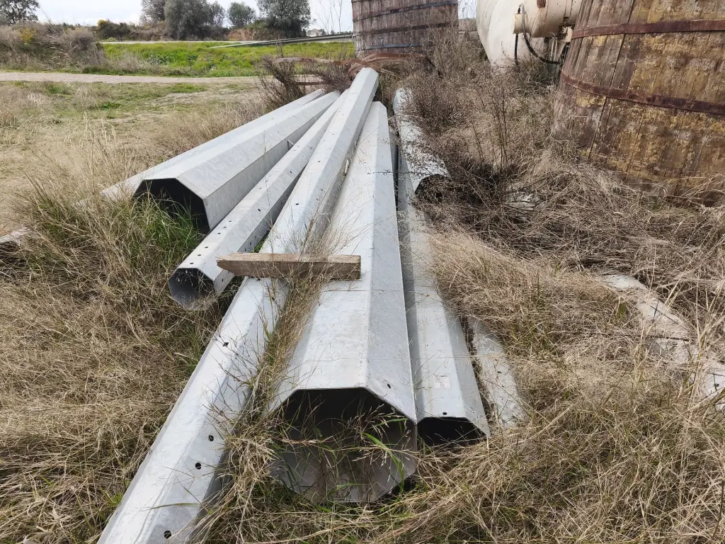 POSTES GALVANIZADOS (3).webp