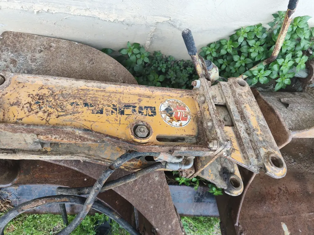 MARTILLO PICA PICA EXCAVADORA (3).webp