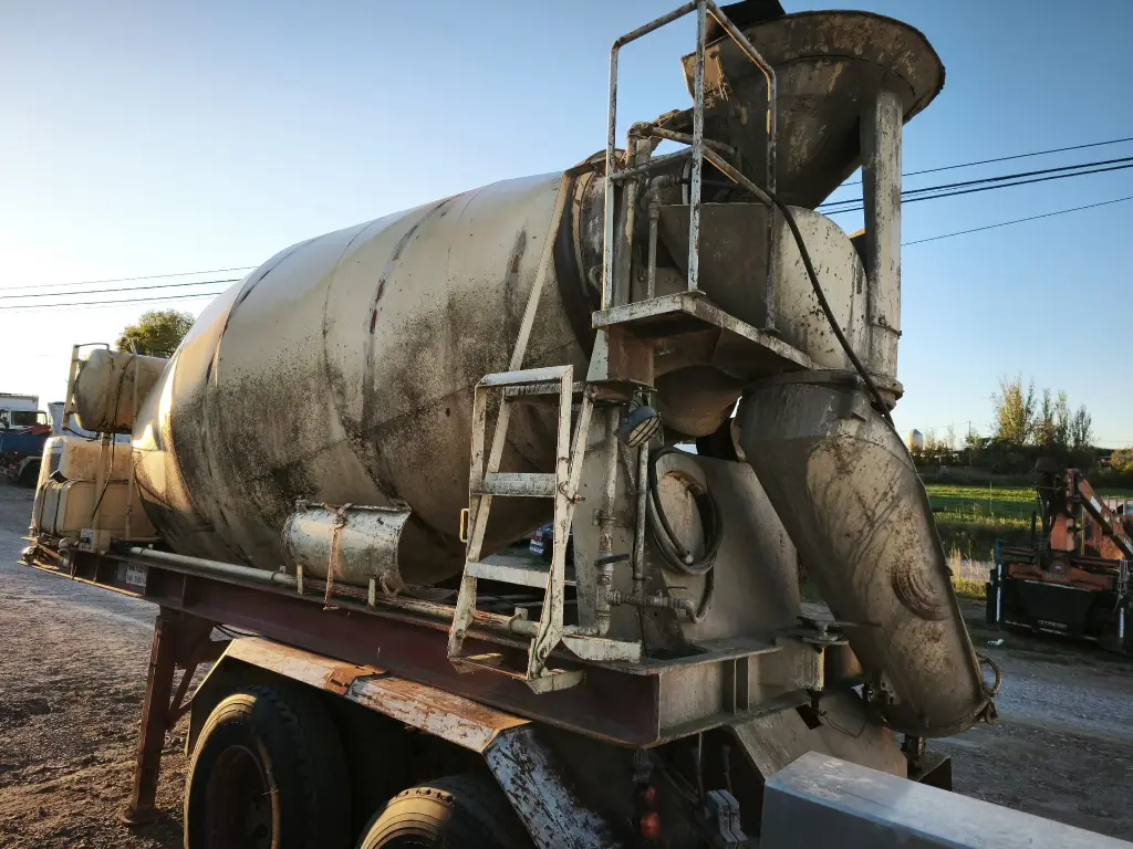 Imangen semirremolque hormigonera anuncio (6).webp