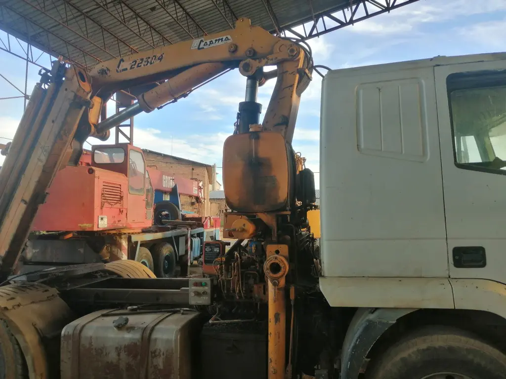 TRACTOCAMION IVECO.webp