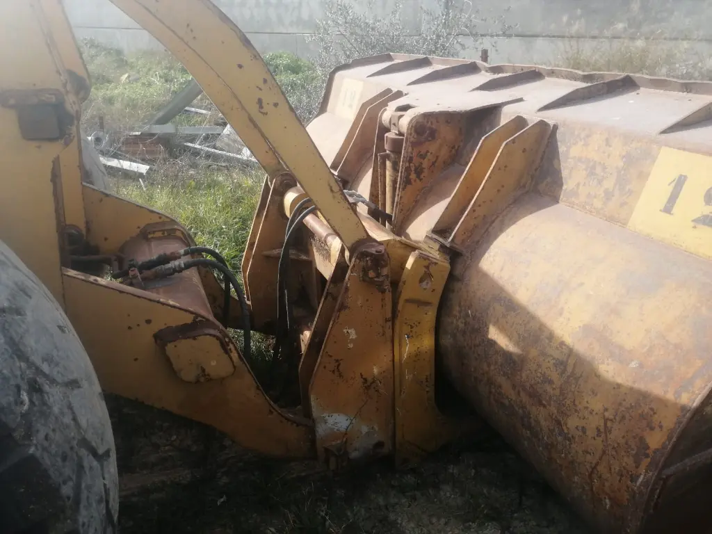 PALA CARGADORA FR15B (8).webp