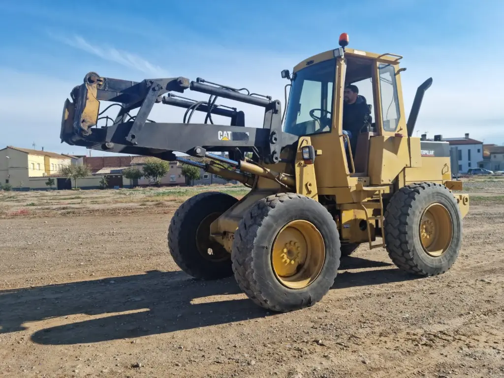 S144 - PALA CARGADORA CATERPILLAR ITE 12 