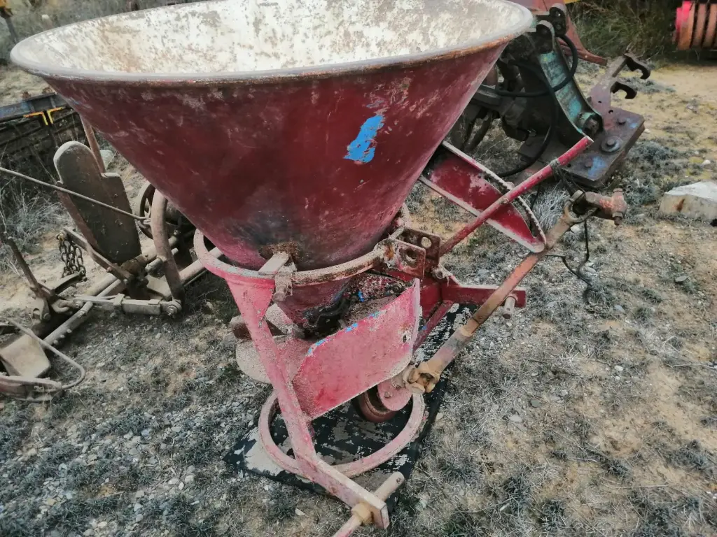 S148 - SEGADORA ALFALFA + ABONADORA 