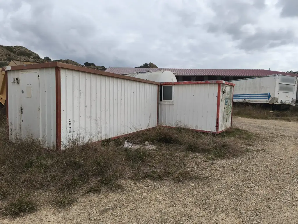 S257 - CASETA OFICINA VESTUARIO VENDIDO