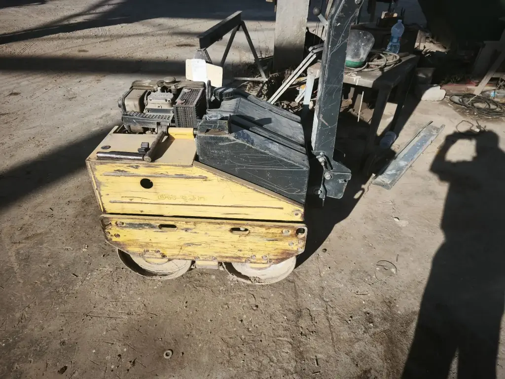 S352 - PALA CARGADORA JCB 410