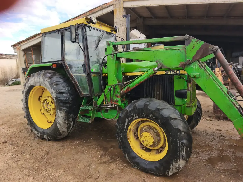 S429-Tractor agrícola John Deere 3150 con pala