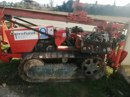 [S40] S040 - TRACTOR MASSEY FERGUSON CON PERFORADORA 