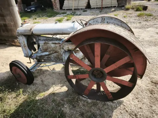[S293] S293 - TRACTOR ANTIGUO FORTSON 