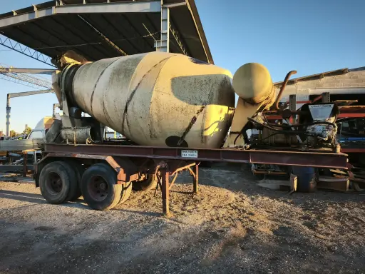 [B09503R] 614- SEMIRREMOLQUE HORMIGONERA DOS EJES 